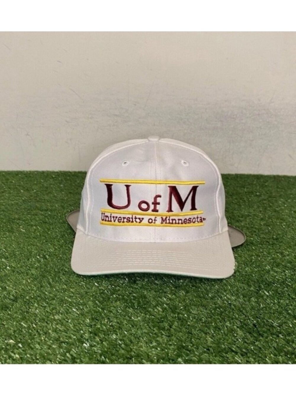 Vintage Minnesota Gophers hat cap snap back white russell athletic split bar 90s